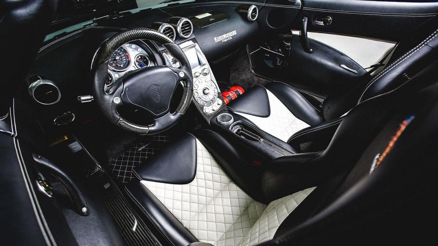 Интерьер Koenigsegg CCXR Trevita (7075) 2010 года  (US) (фото 9 из 16)